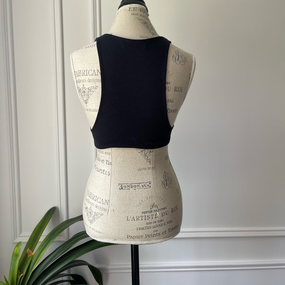 Black Sleeveless Crop Top - Picture 2 of 6